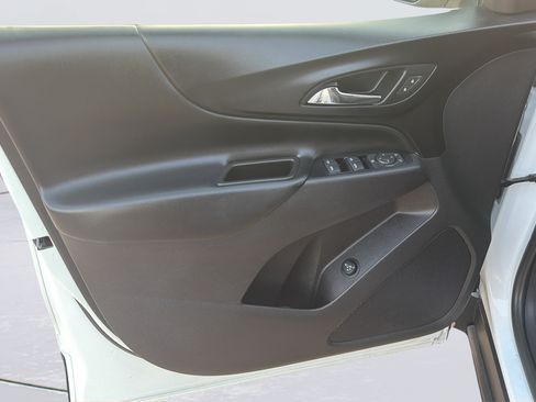 Used 2018 Chevrolet Equinox LT FWD image 21