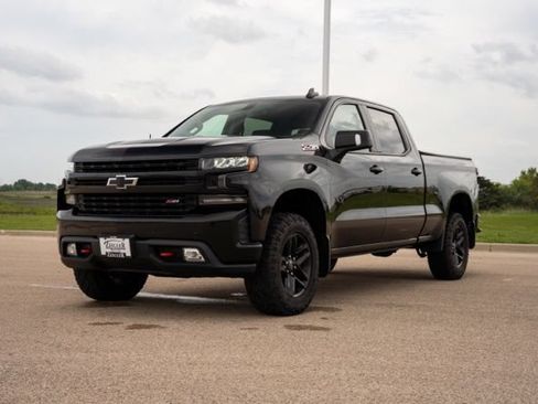 Used 2019 Chevrolet Silverado 1500 LT Trail Boss AWD/4WD image 3