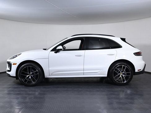 Certified 2022 Porsche Macan AWD/4WD image 2