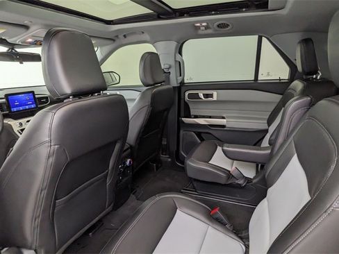 Certified 2022 Ford Explorer XLT w/ Equipment Group 202A image 34