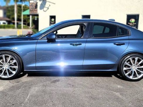 Used 2019 Volvo S60 T5 Momentum w/ Premium Package FWD image 2