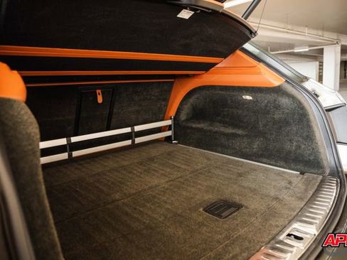 Used 2017 Bentley Bentayga image 90