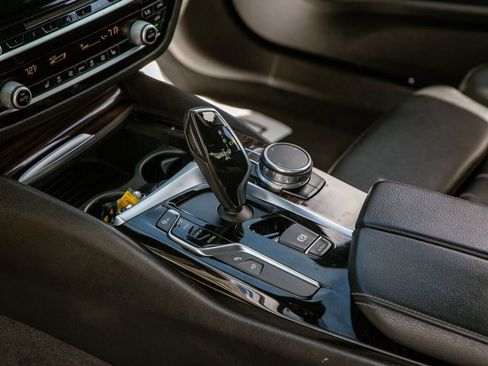 Used 2018 BMW 530i w/ Premium Package RWD image 14