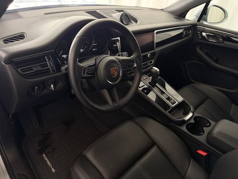 Certified 2026 Porsche Macan AWD/4WD image 4