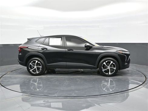 Used 2024 Chevrolet Trax RS w/ Driver Confidence Package image 8