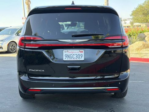 Used 2024 Chrysler Pacifica Touring FWD image 6