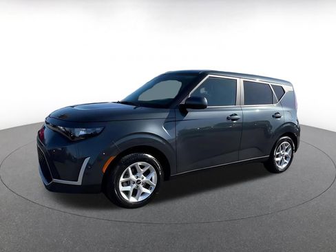 Used 2025 Kia Soul LX w/ LX Technology Package FWD image 8