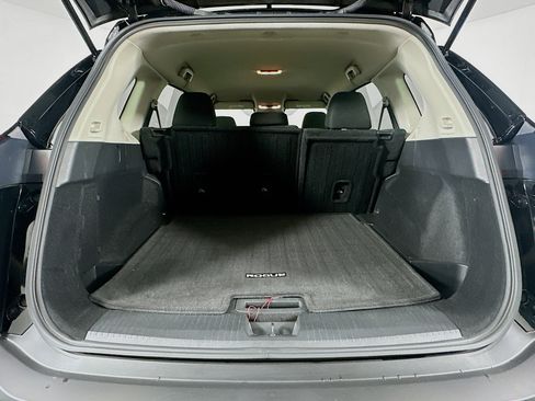 Used 2023 Nissan Rogue S image 27