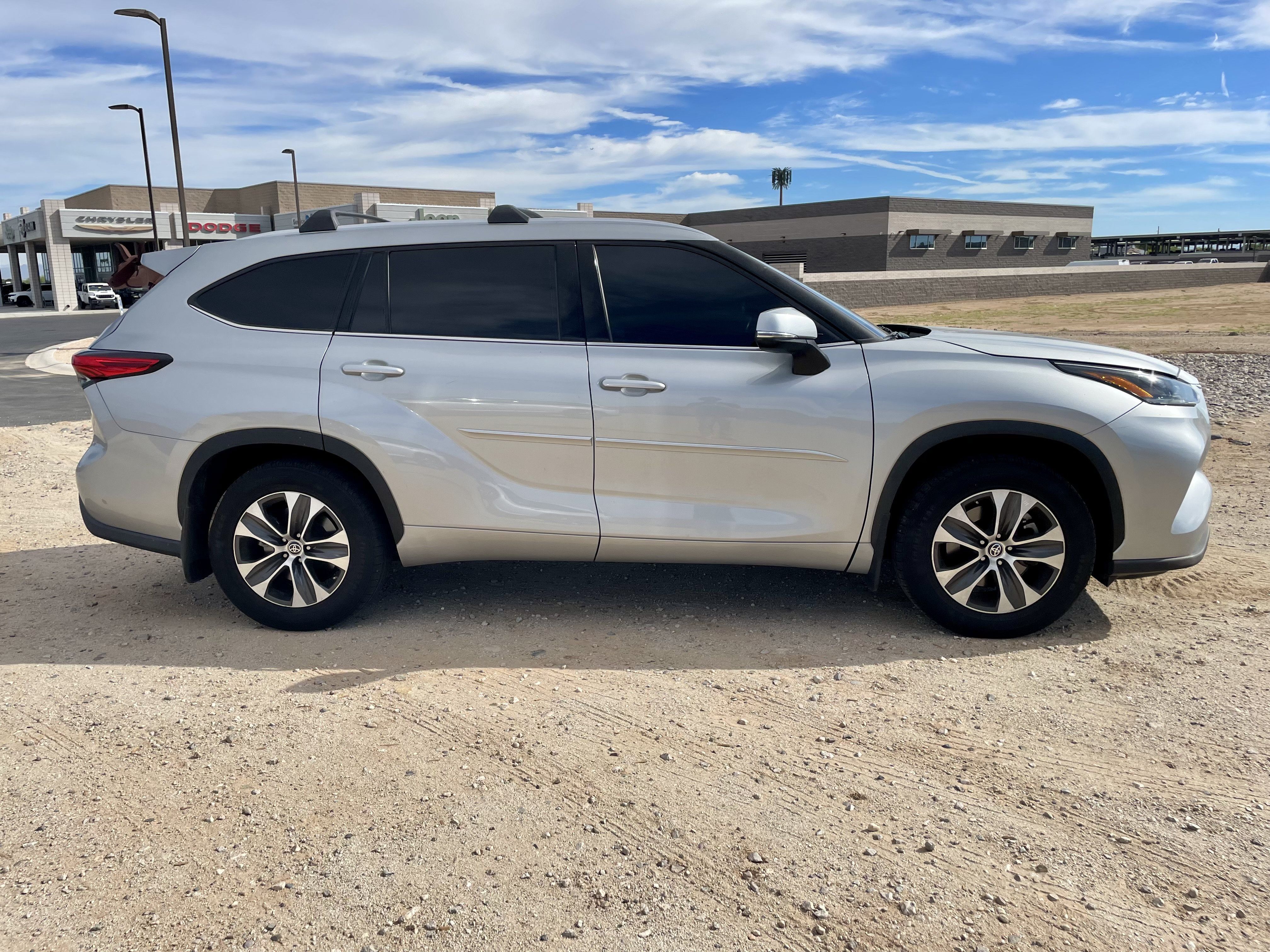 Used 2021 Toyota Highlander XLE AWD/4WD image 6