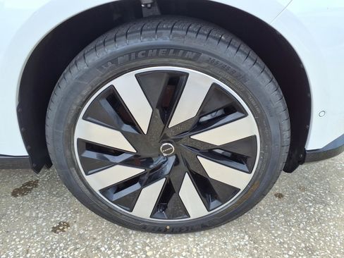 Certified 2025 Volvo EX90 Ultra AWD/4WD image 9