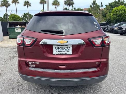 Used 2017 Chevrolet Traverse LT w/ Style and Technology Package FWD image 3