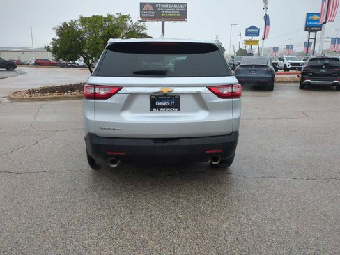 Used 2021 Chevrolet Traverse LS FWD image 7