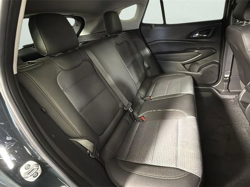 Certified 2025 Chevrolet Trax LT w/ Driver Confidence Package image 28