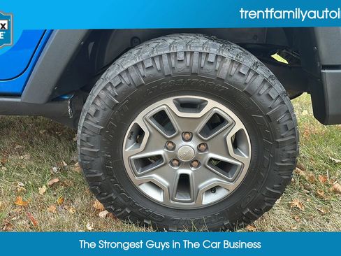 Used 2015 Jeep Wrangler Unlimited Rubicon w/ Connectivity Group image 15