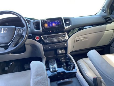 Used 2018 Honda Pilot Touring image 9