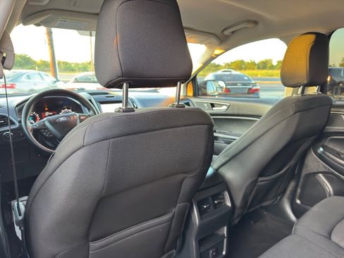 Used 2020 Ford Edge SE image 16