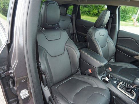 Used 2018 Jeep Cherokee Limited AWD/4WD image 32