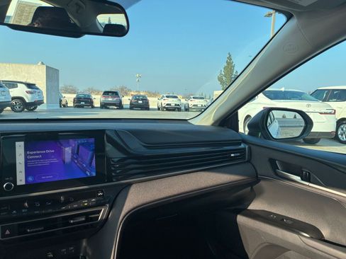 Used 2025 Toyota Camry LE image 33