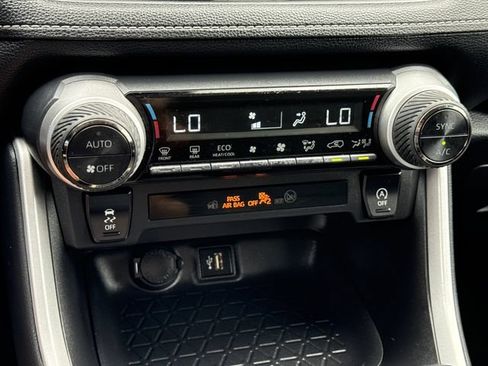 Used 2025 Toyota RAV4 XLE AWD/4WD image 19