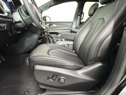 New 2026 Chrysler Pacifica Select FWD image 21