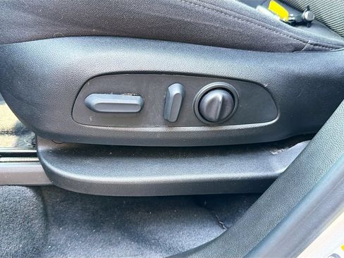 Used 2022 Chevrolet Traverse LT FWD image 17