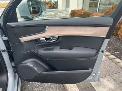 Used 2025 Volvo XC90 B6 Plus image 15