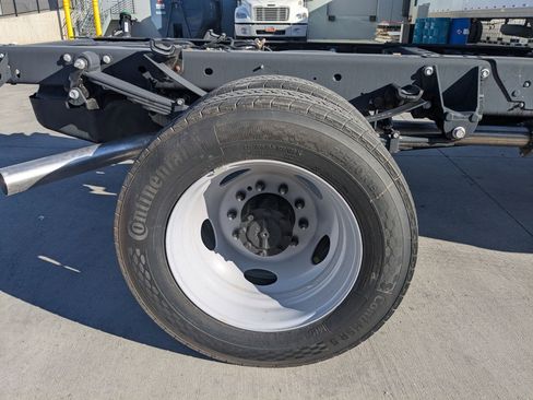 New 2025 Ford F550 4x4 Regular Cab Super Duty image 18