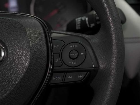 Used 2021 Toyota RAV4 XLE Premium image 24