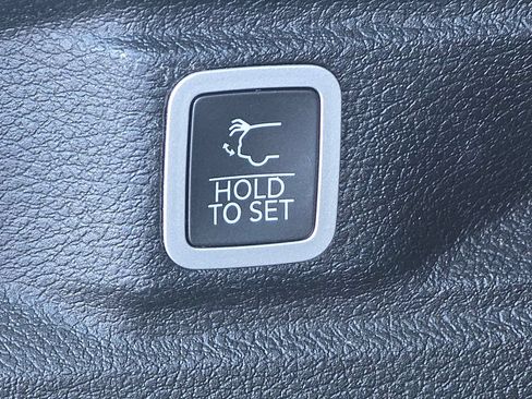Used 2022 Jeep Grand Cherokee L Laredo w/ Luxury Tech Group I RWD image 12