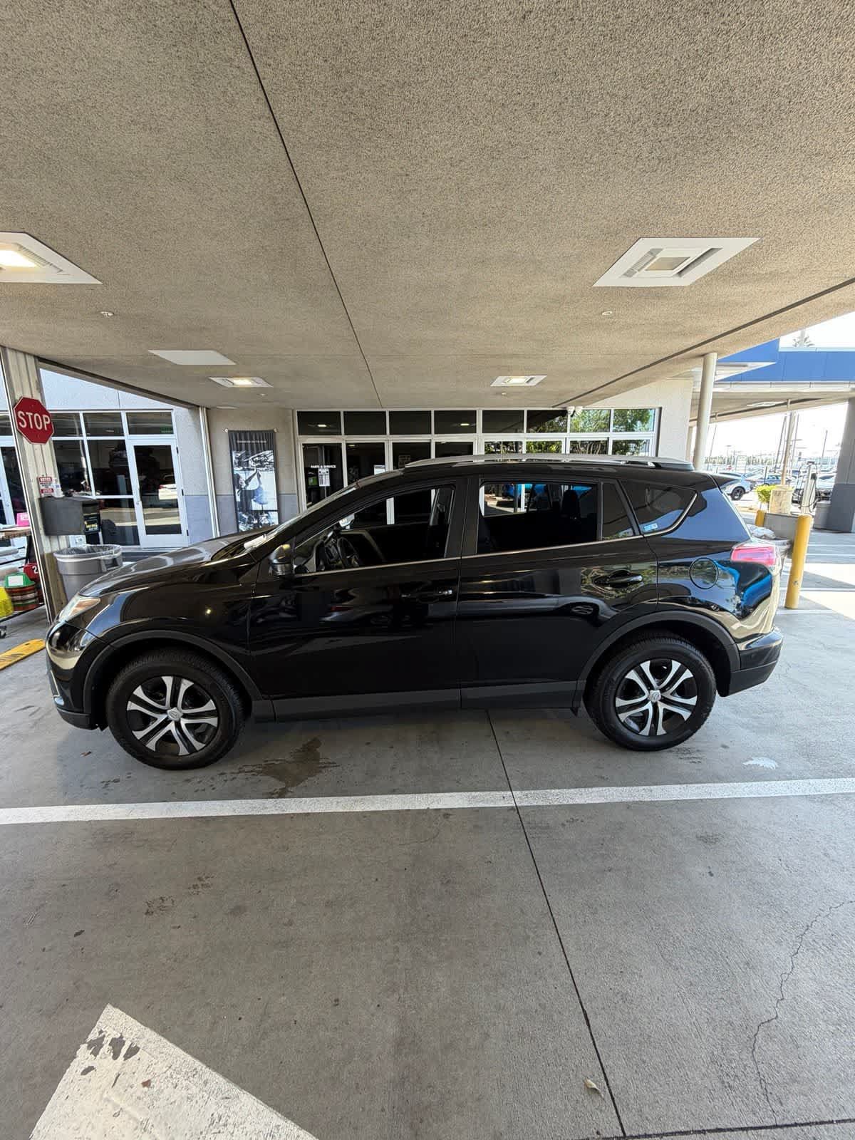 Used 2016 Toyota RAV4 LE FWD image 6