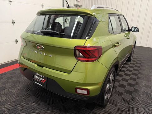 Used 2023 Hyundai Venue SEL FWD image 16