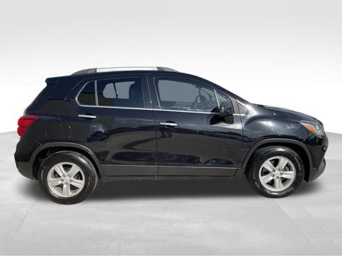 Used 2019 Chevrolet Trax LT w/ LT Convenience Package FWD image 4