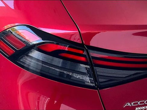 Used 2025 Honda Accord SE image 27