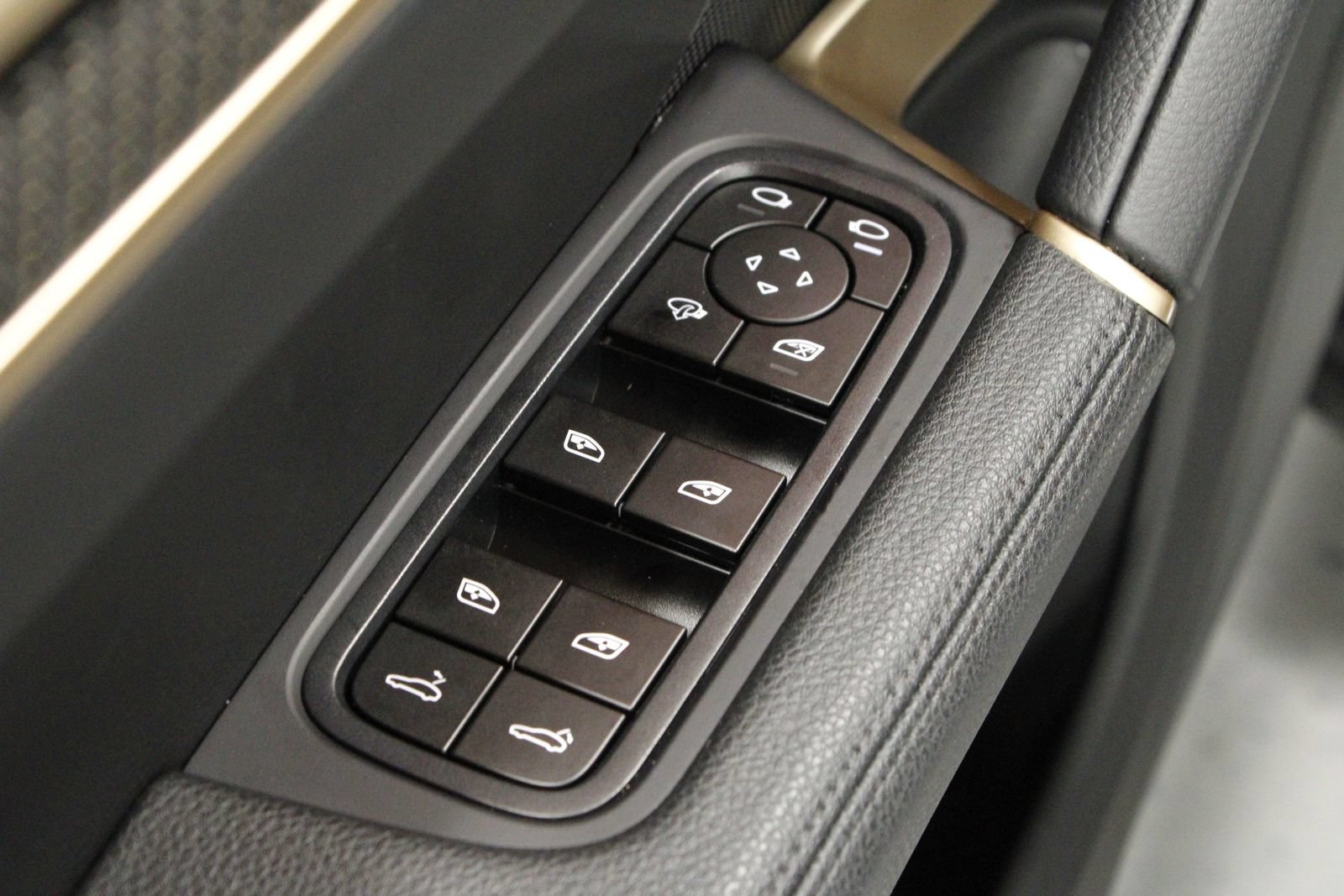 Certified 2026 Porsche Cayenne Coupe AWD/4WD image 31