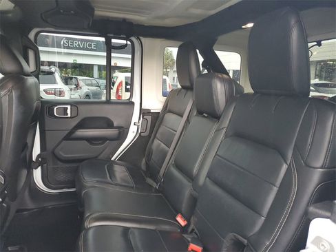 Used 2018 Jeep Wrangler Unlimited Sahara image 13