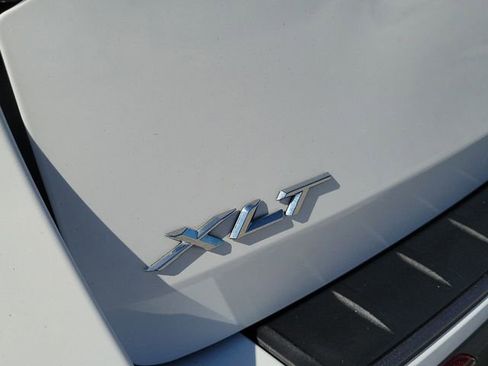 Used 2021 Ford Explorer XLT w/ Equipment Group 202A RWD image 9