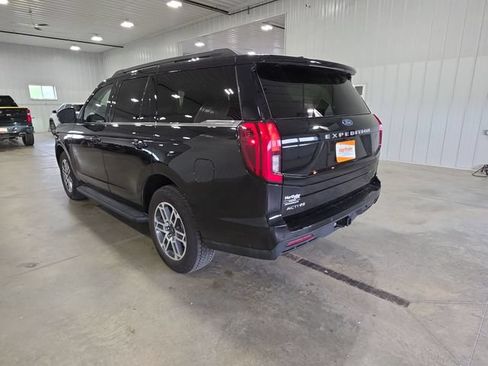 Used 2025 Ford Expedition Active AWD/4WD image 6