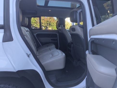 Used 2020 Land Rover Defender 110 HSE image 36