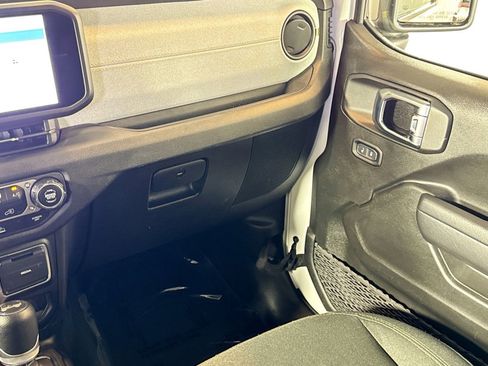 Used 2024 Jeep Wrangler Unlimited image 21