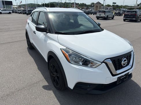 Used 2018 Nissan Kicks S FWD image 9