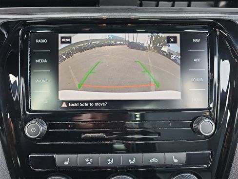 Used 2021 Volkswagen Passat 2.0T R-Line image 22