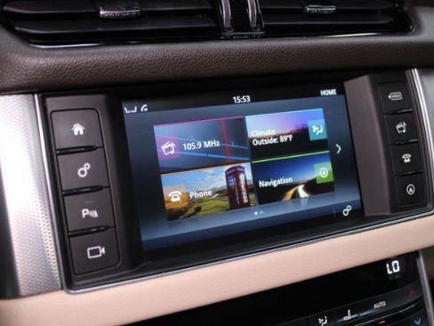 Used 2016 Jaguar XF Prestige image 17