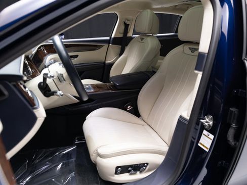 Used 2021 Bentley Flying Spur W12 image 46