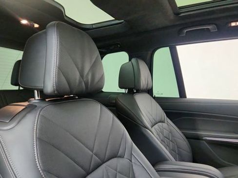 Used 2024 BMW X7 xDrive40i w/ M Sport Package image 26