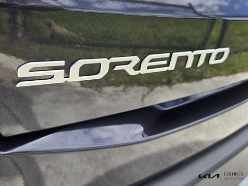 Certified 2025 Kia Sorento LX image 16