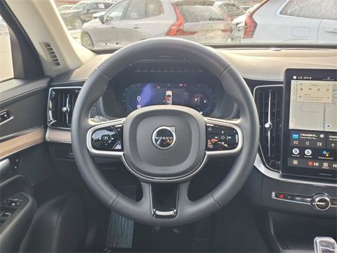 Certified 2025 Volvo XC90 B6 Plus image 30