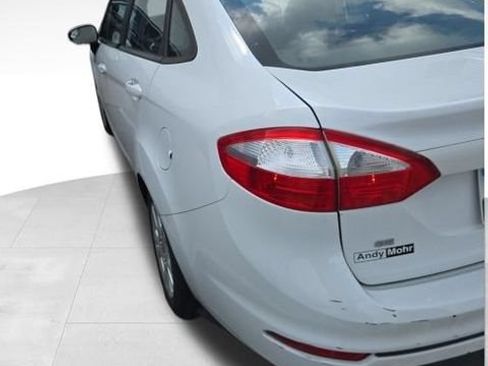 Used 2015 Ford Fiesta SE w/ Comfort Package FWD image 11