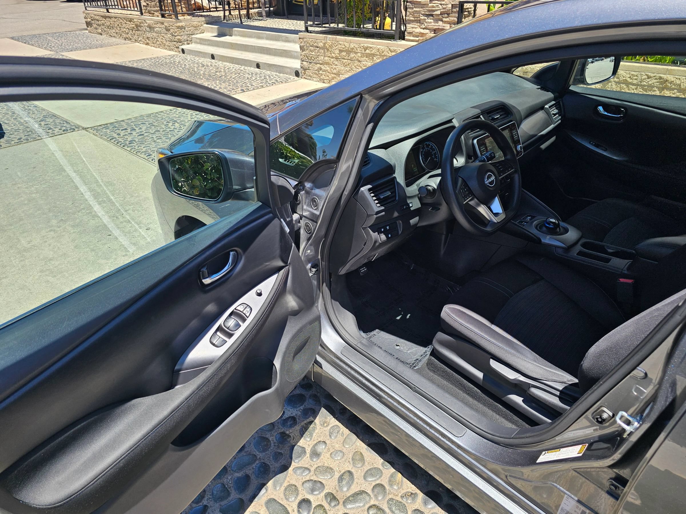 Used 2024 Nissan Leaf S FWD image 9