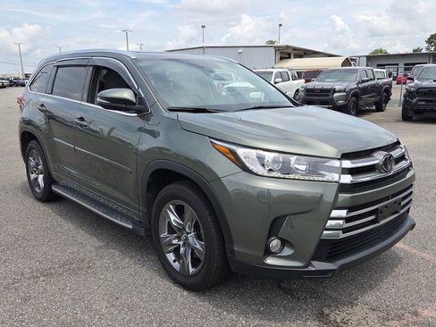 Used 2018 Toyota Highlander Limited Platinum FWD image 14