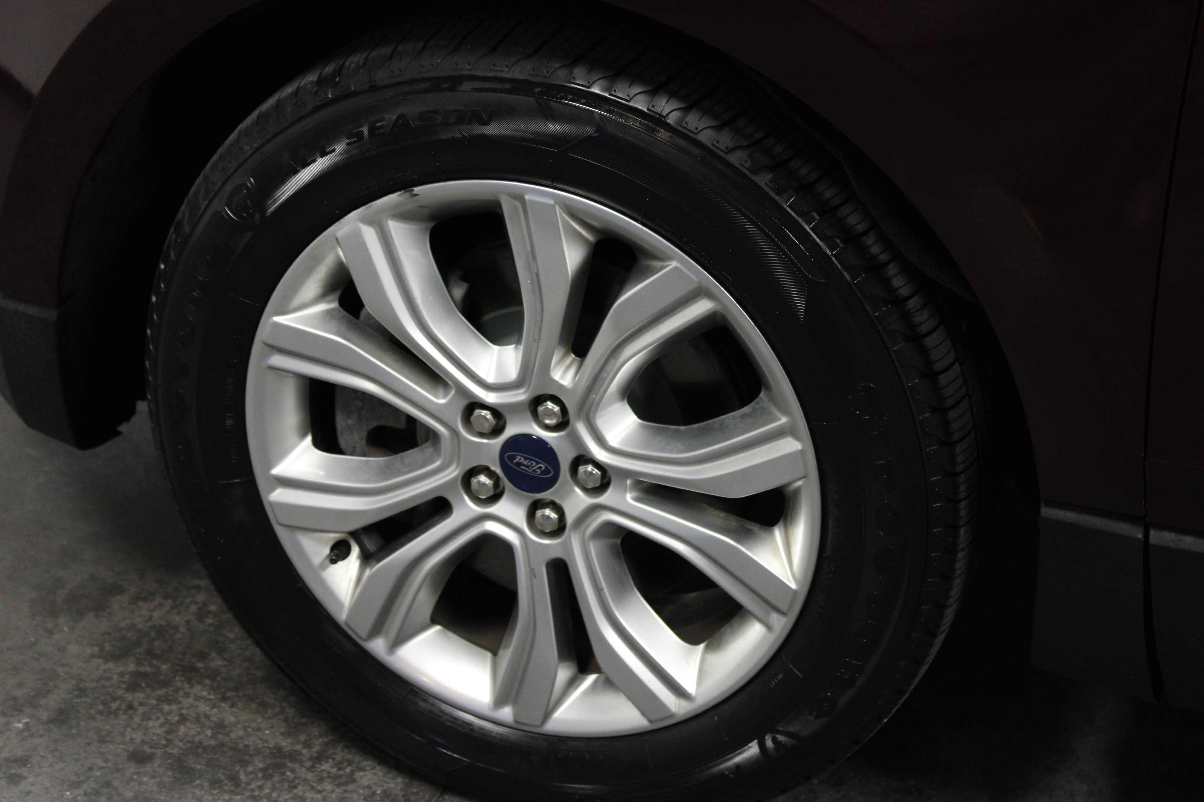 Used 2021 Ford Edge Titanium AWD/4WD image 10